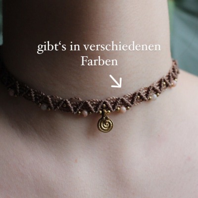 Kette Akai - geknüpfter Choker mit Edelsteinen und Messinganhänger