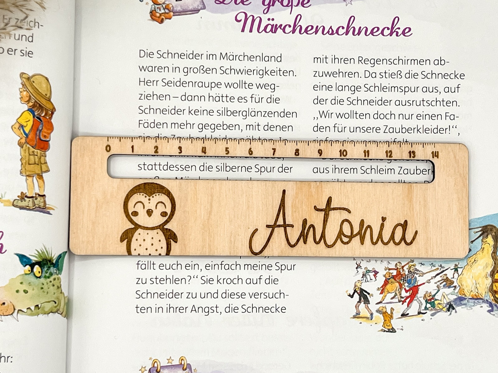 Handgefertigte Lesehilfe aus Holz für Kinder personalisiert 3