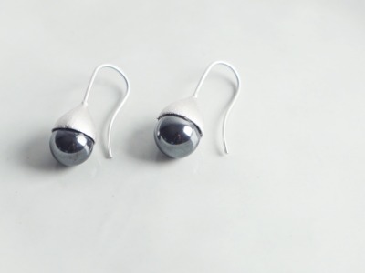 Ohrhänger Hütchen silber mit Perle Hämatit schwarz