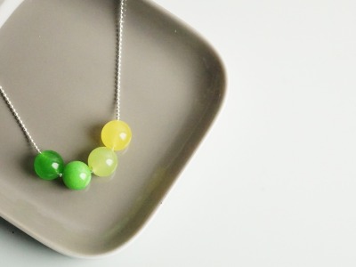 Silberne Kugelkette mit Farbverlauf aus vier Perlen Jade grün-gelb