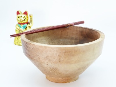 Buddha Bowl aus heimischem Walnussholz - handgedrechselte Schale, lebensmittelecht geölt