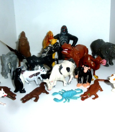 Small plastic animals set