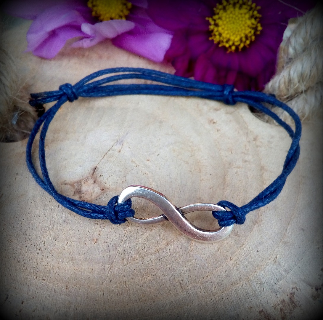 Infinity-Armband in dunkelblau