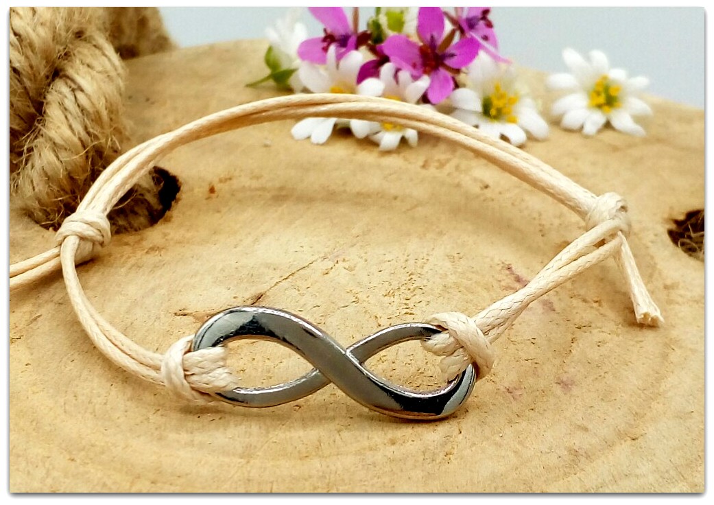 Infinity Armband in creme-silber