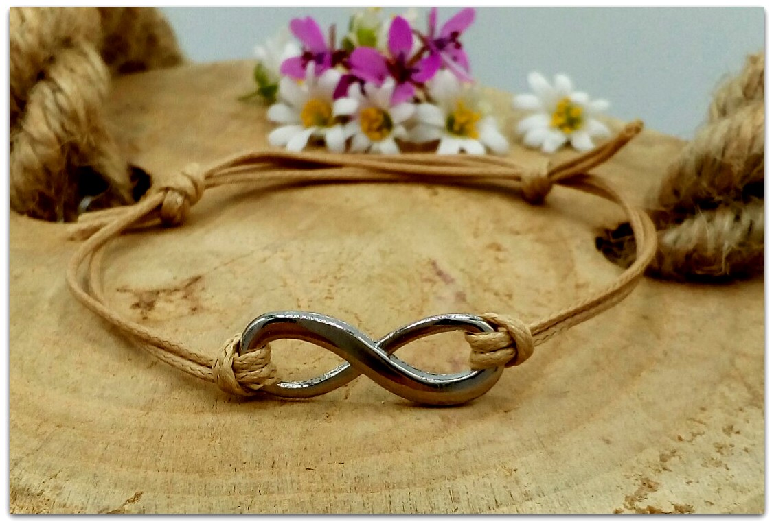 Infinity Armband in beige-silber