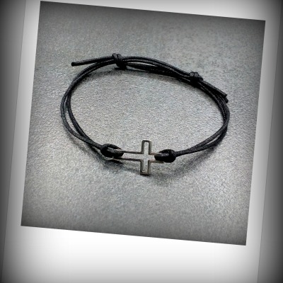 Kreuz-Armband in Schwarz - Schlichtes Kreuzarmband aus hochwertigen Edelstahl in schlichten