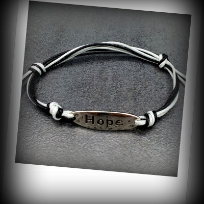 Hope-Armband zweifarbig - Angesagtes Freundschaftsarmband welches Hoffnung gibt.