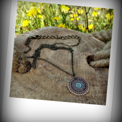 Farbenprächtige Mandala Halskette - Faszinierend schöne Mandala Halskette in antik Bronze