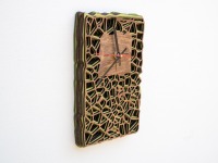 Uhr aus Holz für Schreibtisch oder Wand - Organisches Zweifarbiges Design in Walnuss und Maigrün 1
