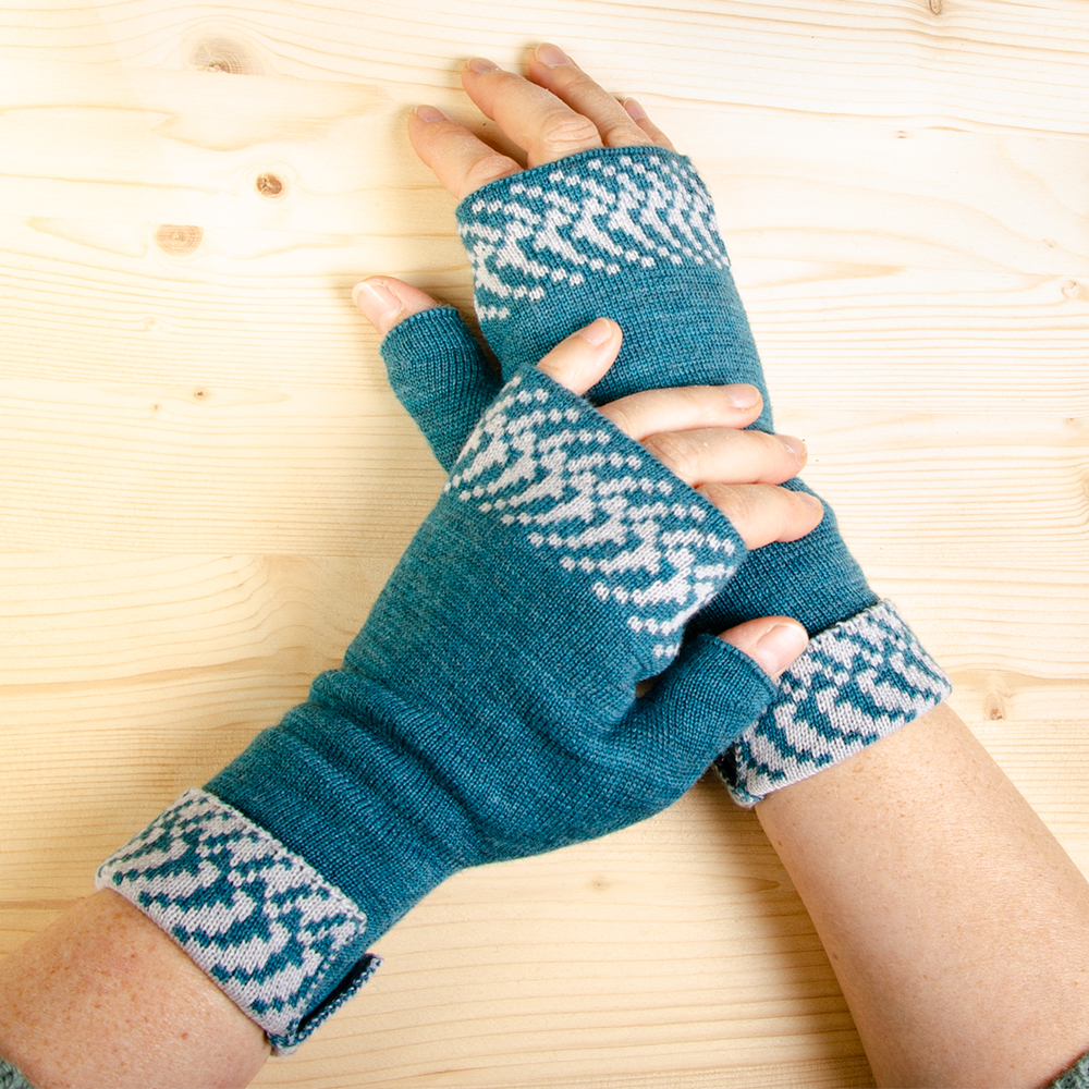 Merino hand warmers Pixel in turquoise and light gray ladies 5