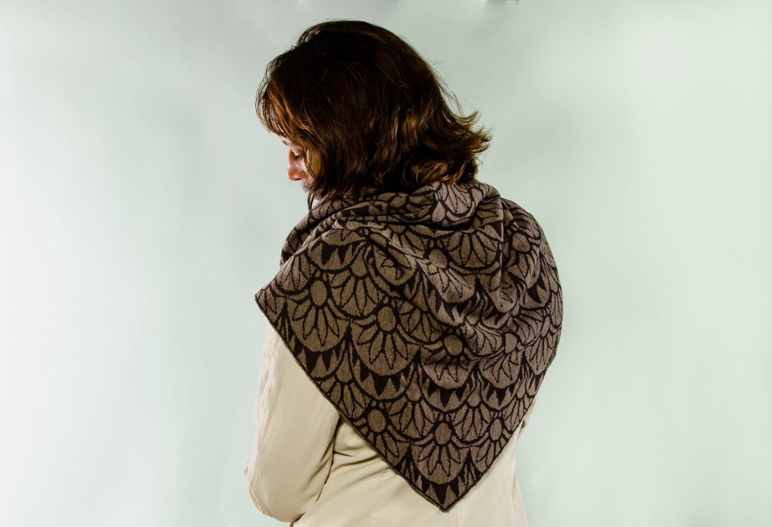 Stole, triangular sun shawl in taupe and dark brown 2