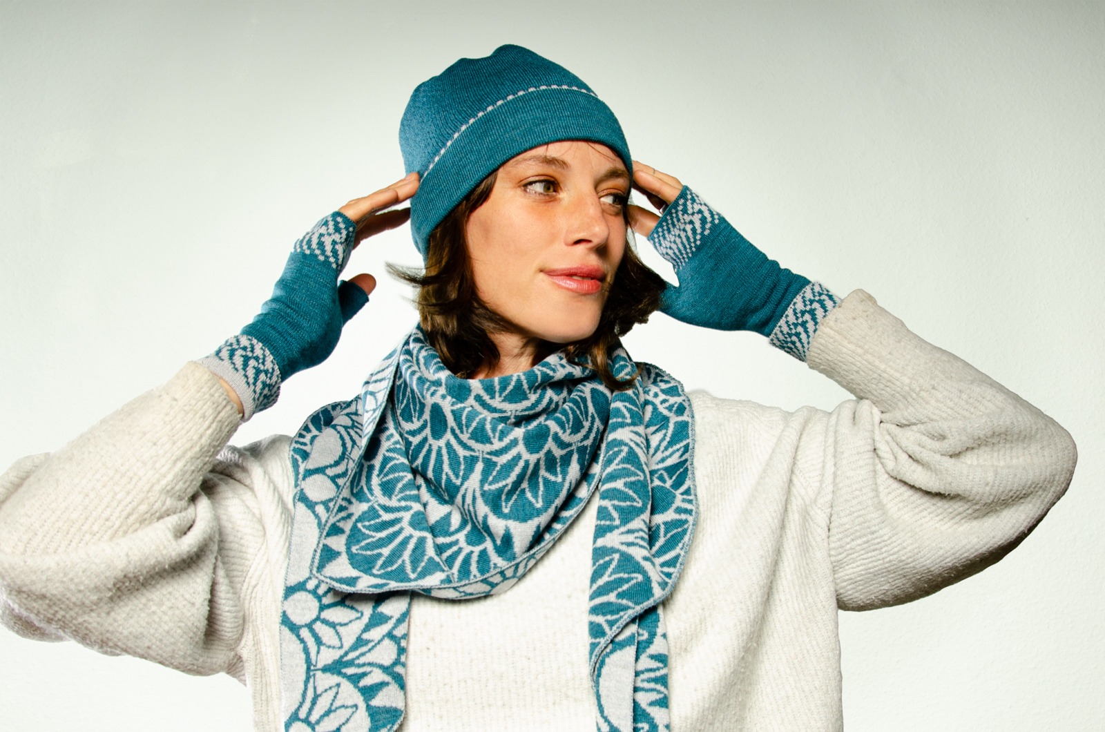 Merino sun stole, hat and wrist warmers in turquoise and silver 11