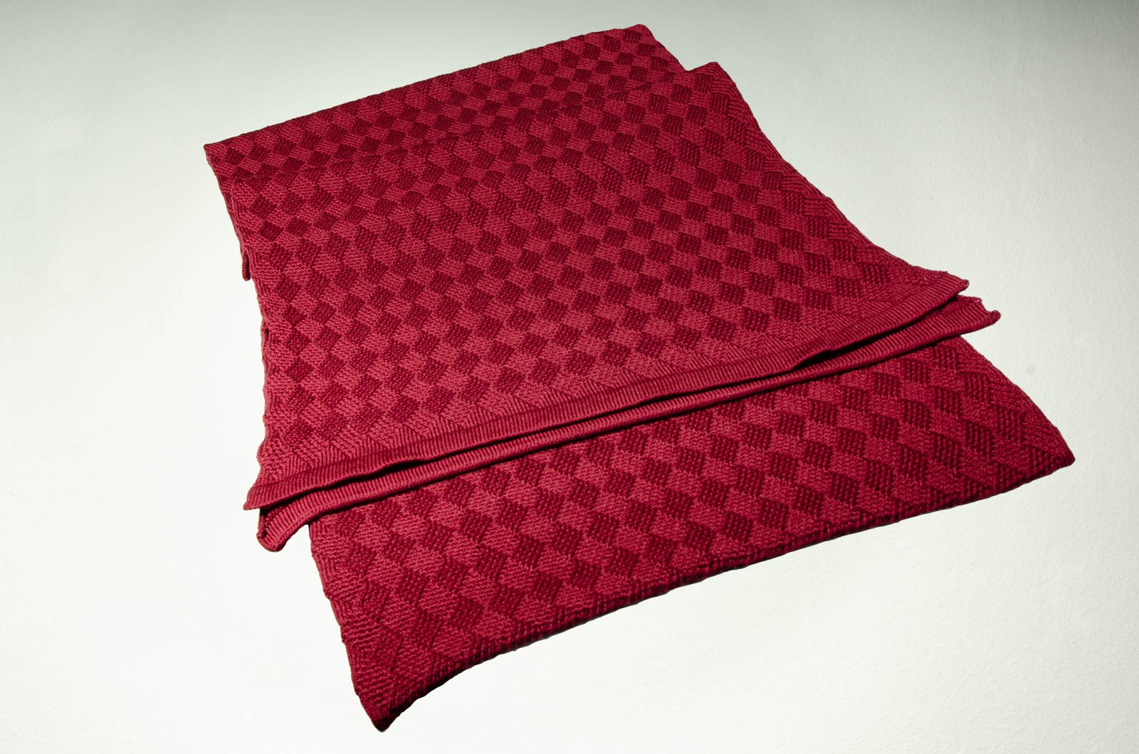 Merino scarf woven look monochrome in bordeaux 3