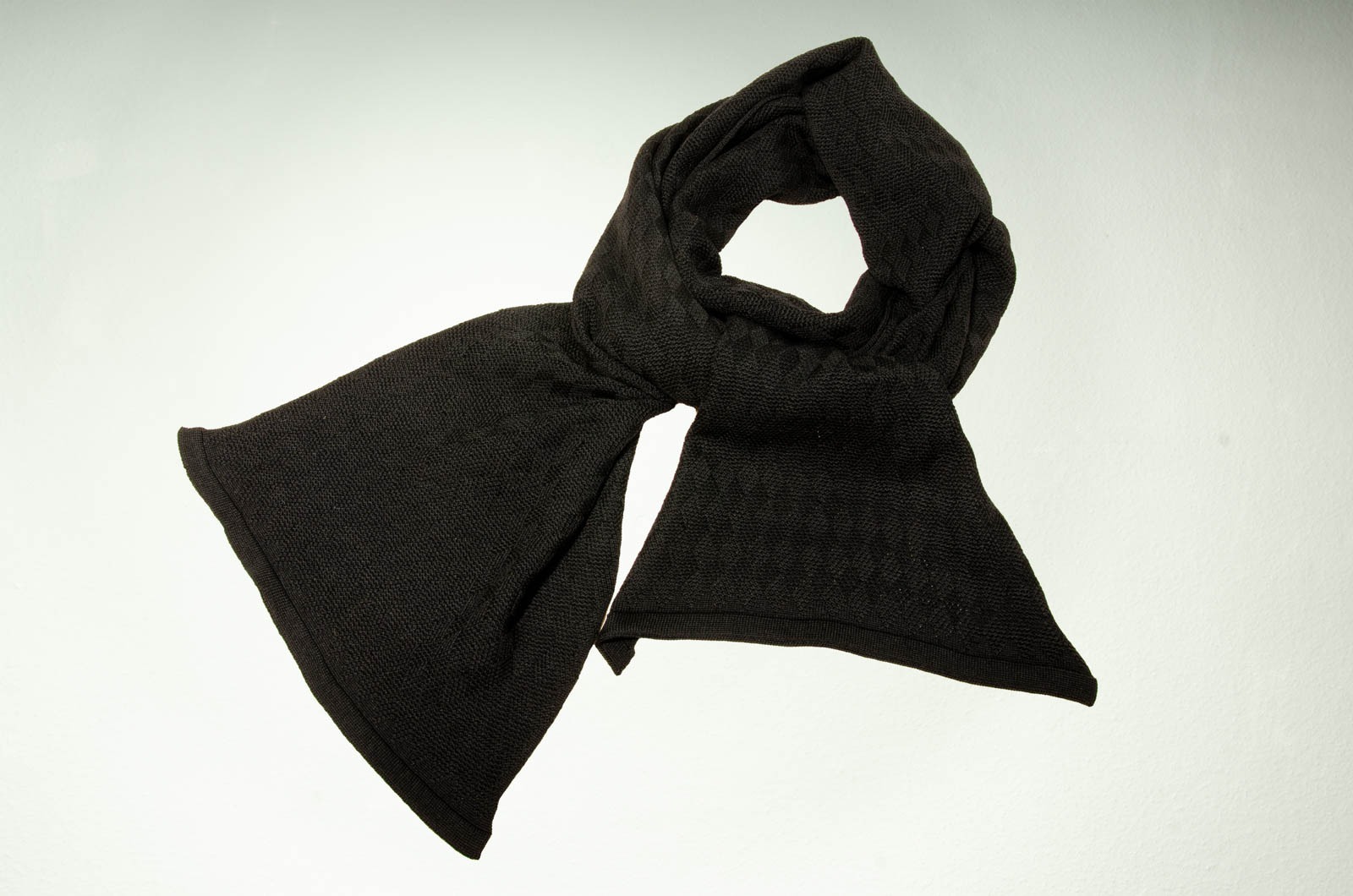 Merino scarf woven look monochrome in black 2