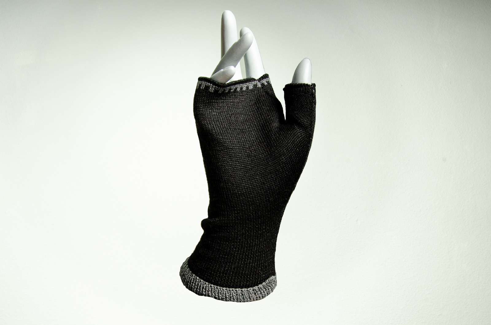 Merino hand warmers in black and gray ladies