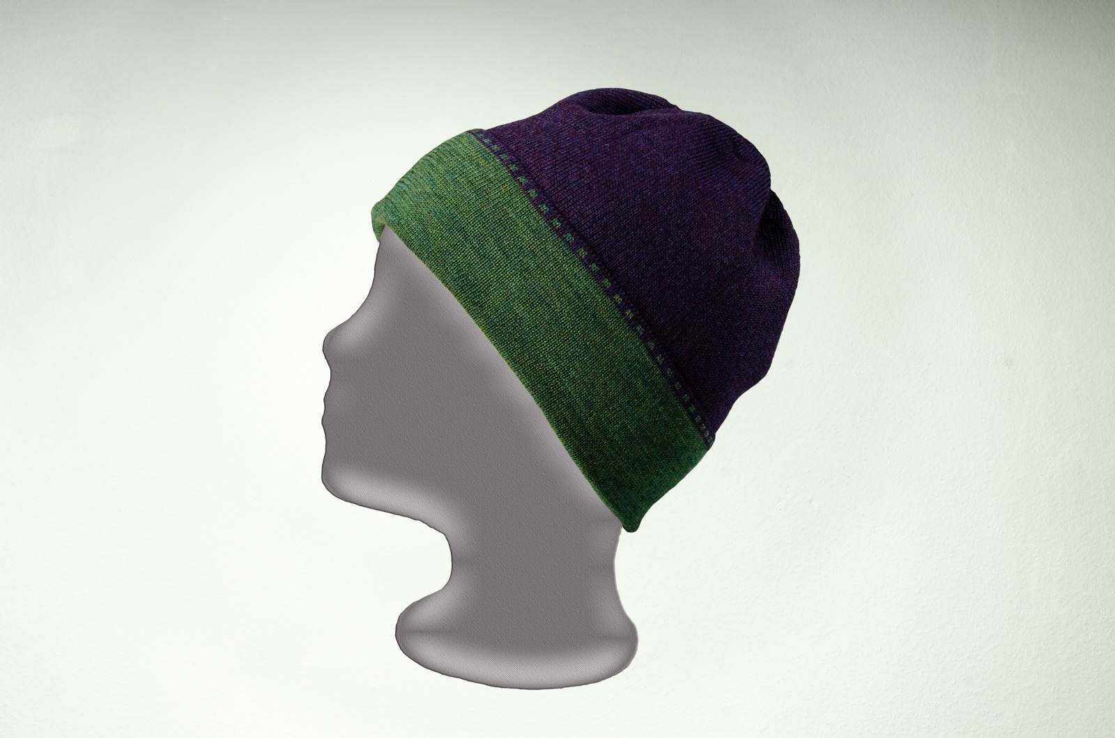 Merino Mütze Bundfarbe in dunkelgrün und lila