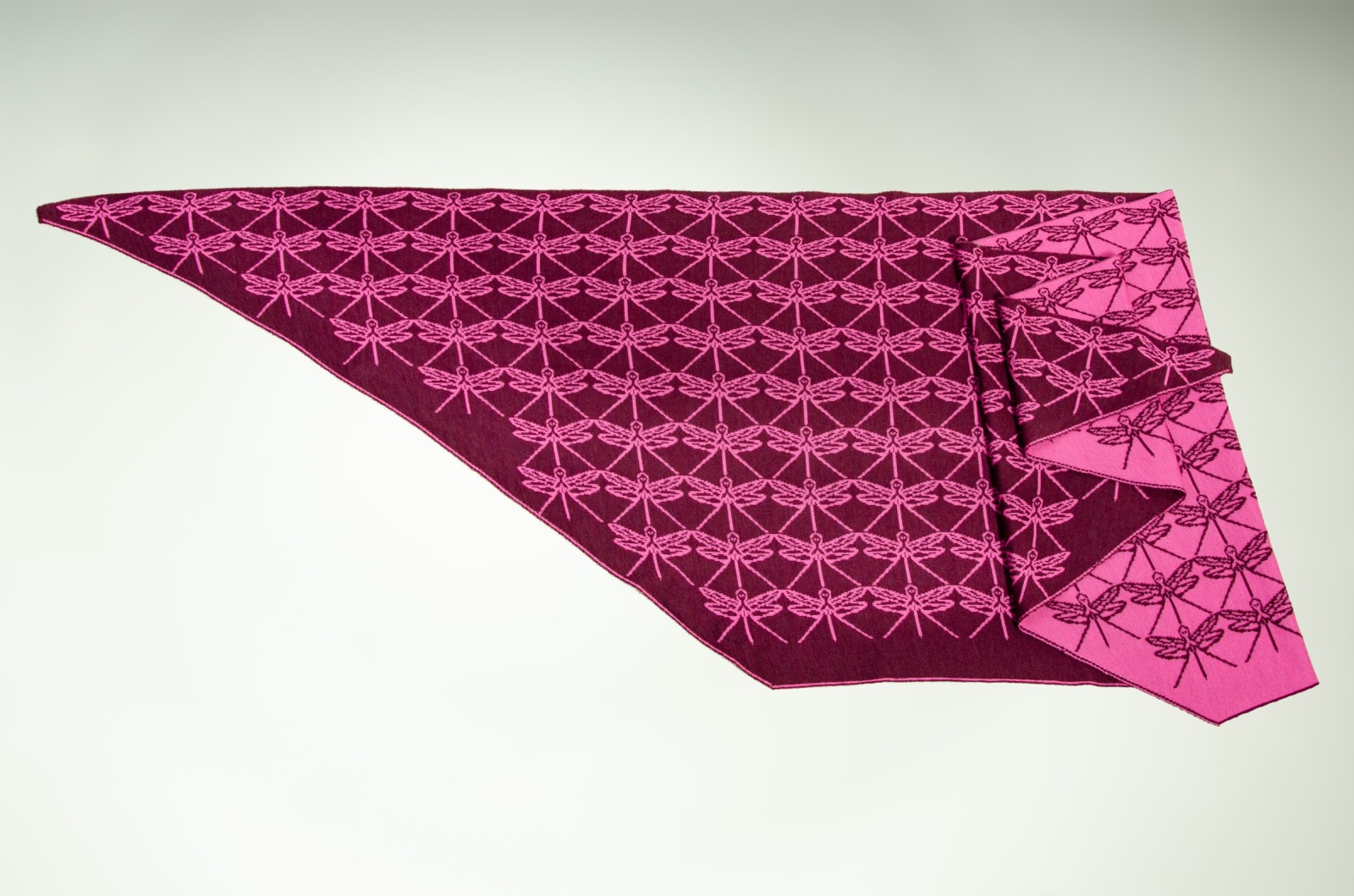 Shawl dragonfly made of merino in burgundy and pink 5
