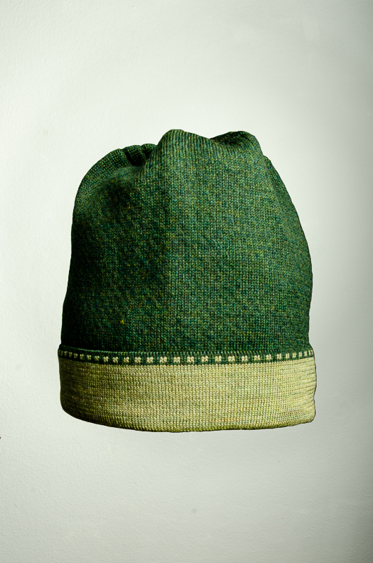 Merino Mütze Bundfarbe in dunkelgrün und hellgrün