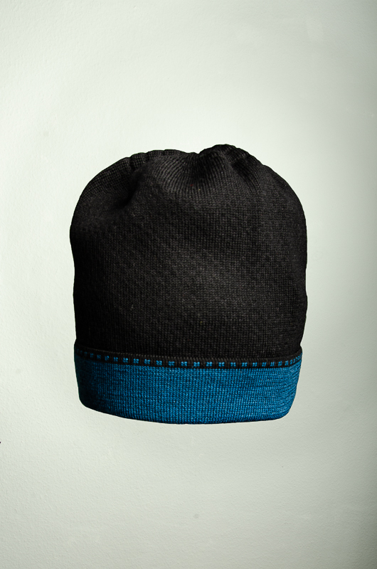 Merino beanie collar color in black and petrol