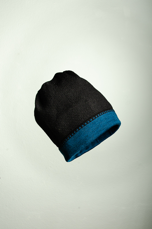 Merino beanie collar color in black and petrol 2