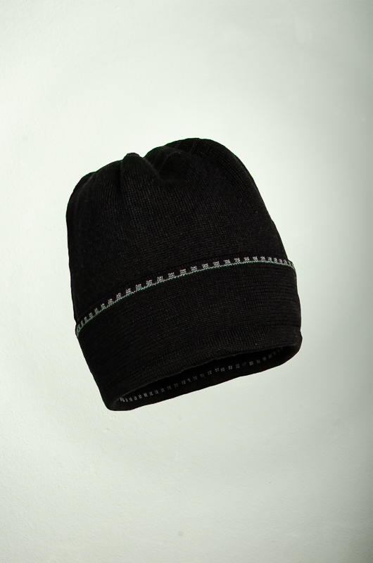 Merino Mütze in den Farben schwarz und grau 2