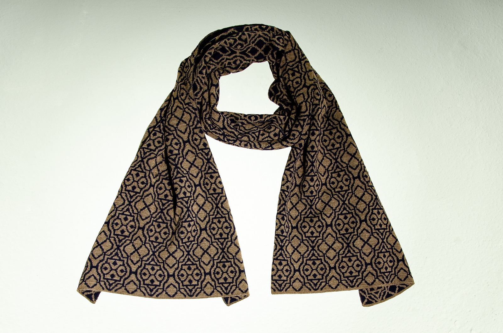Scarf net two-tone in taupe and dark blue 4
