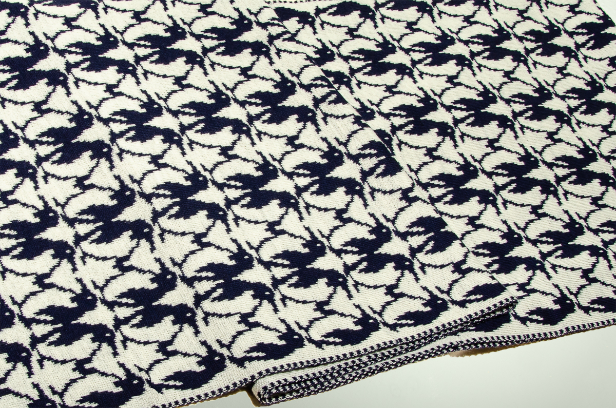 Merino scarf penguin and hat in dark blue and white