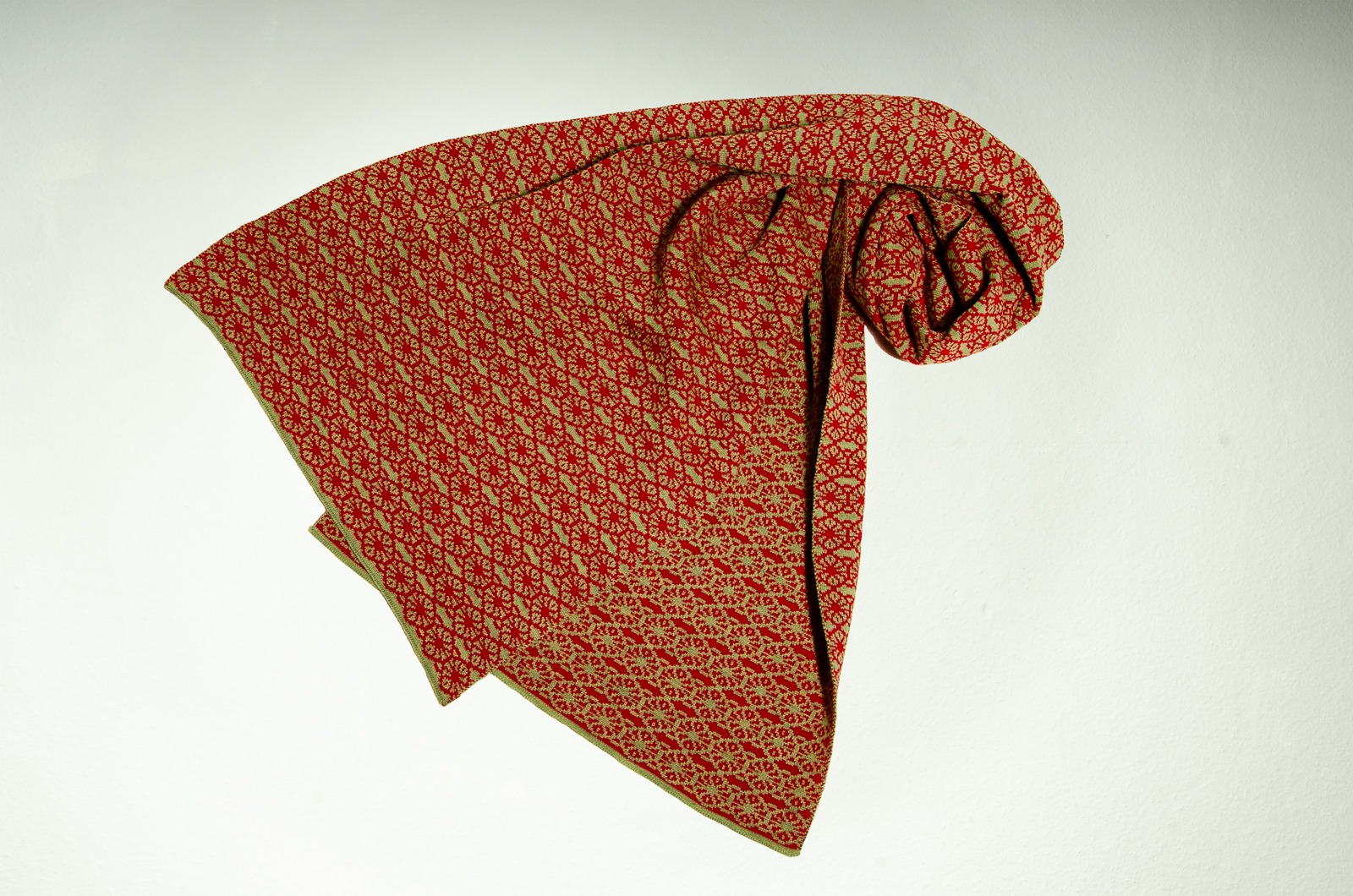 Merino scarf flower in red and light green 2
