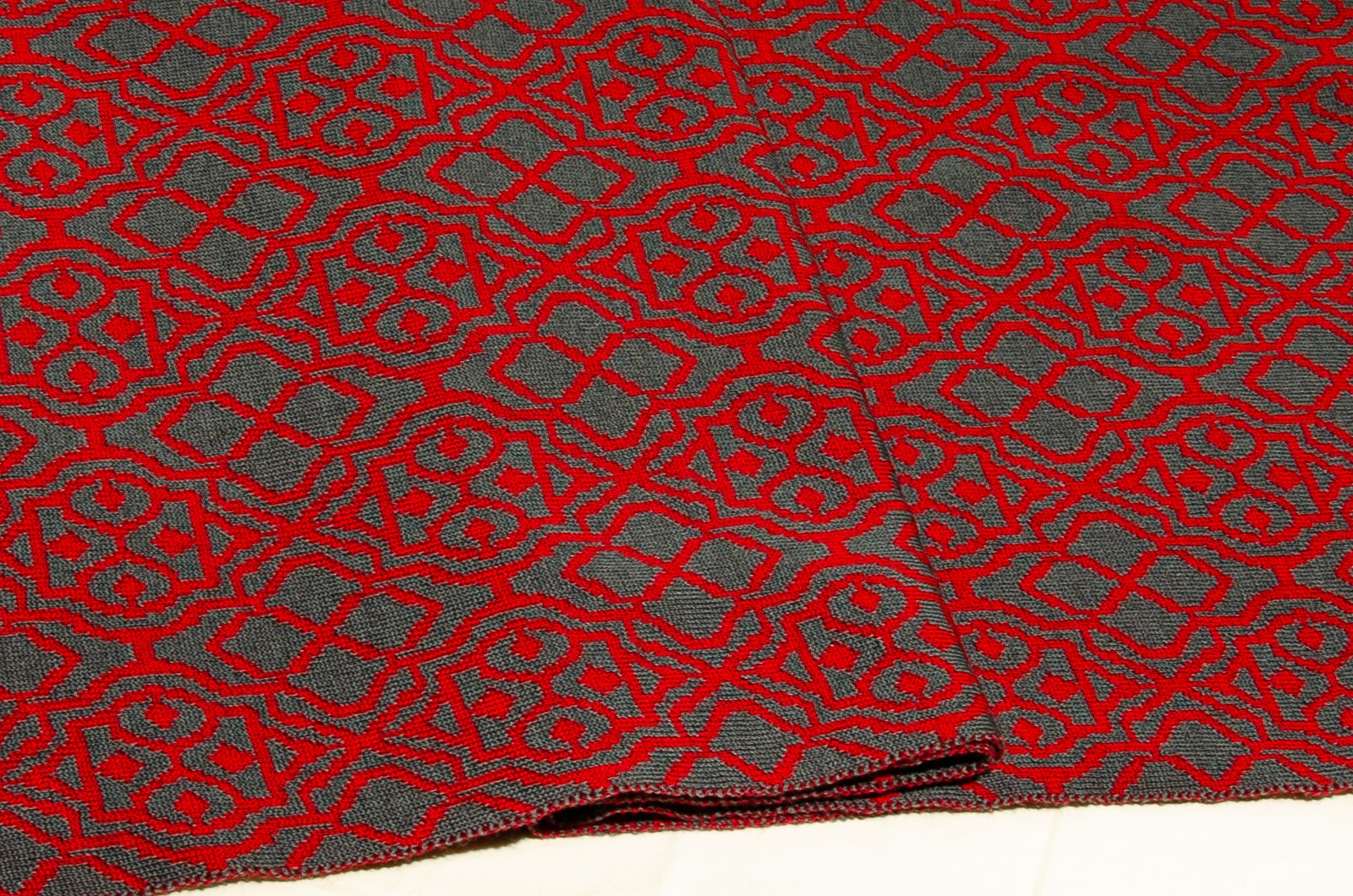 Merino Schal Netz in grau und rot