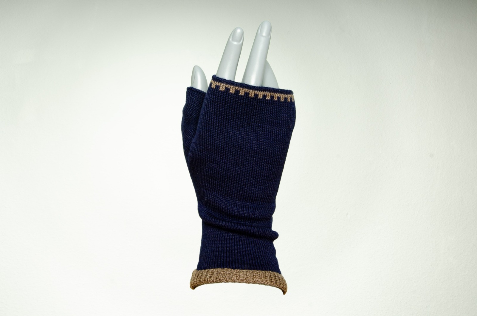 Merino hand warmers in dark blue and taupe ladies 3