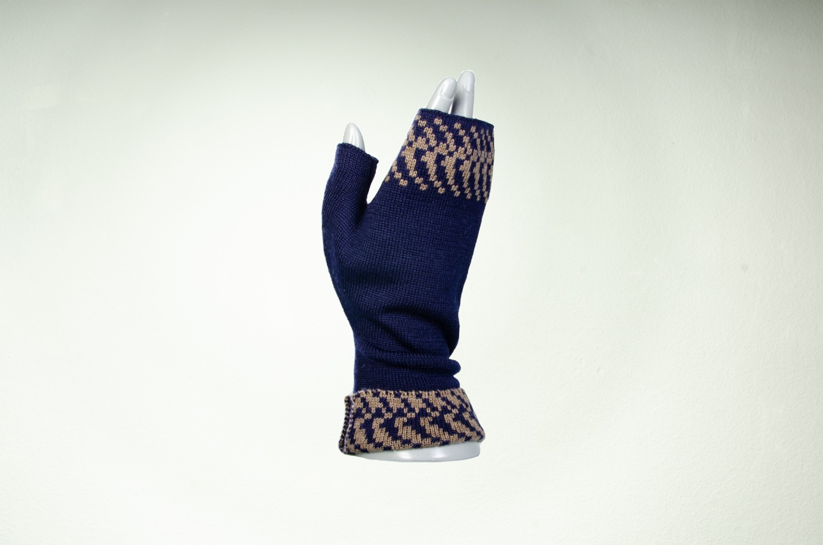 Merino hand warmers Pixel in dark blue and taupe ladies 2
