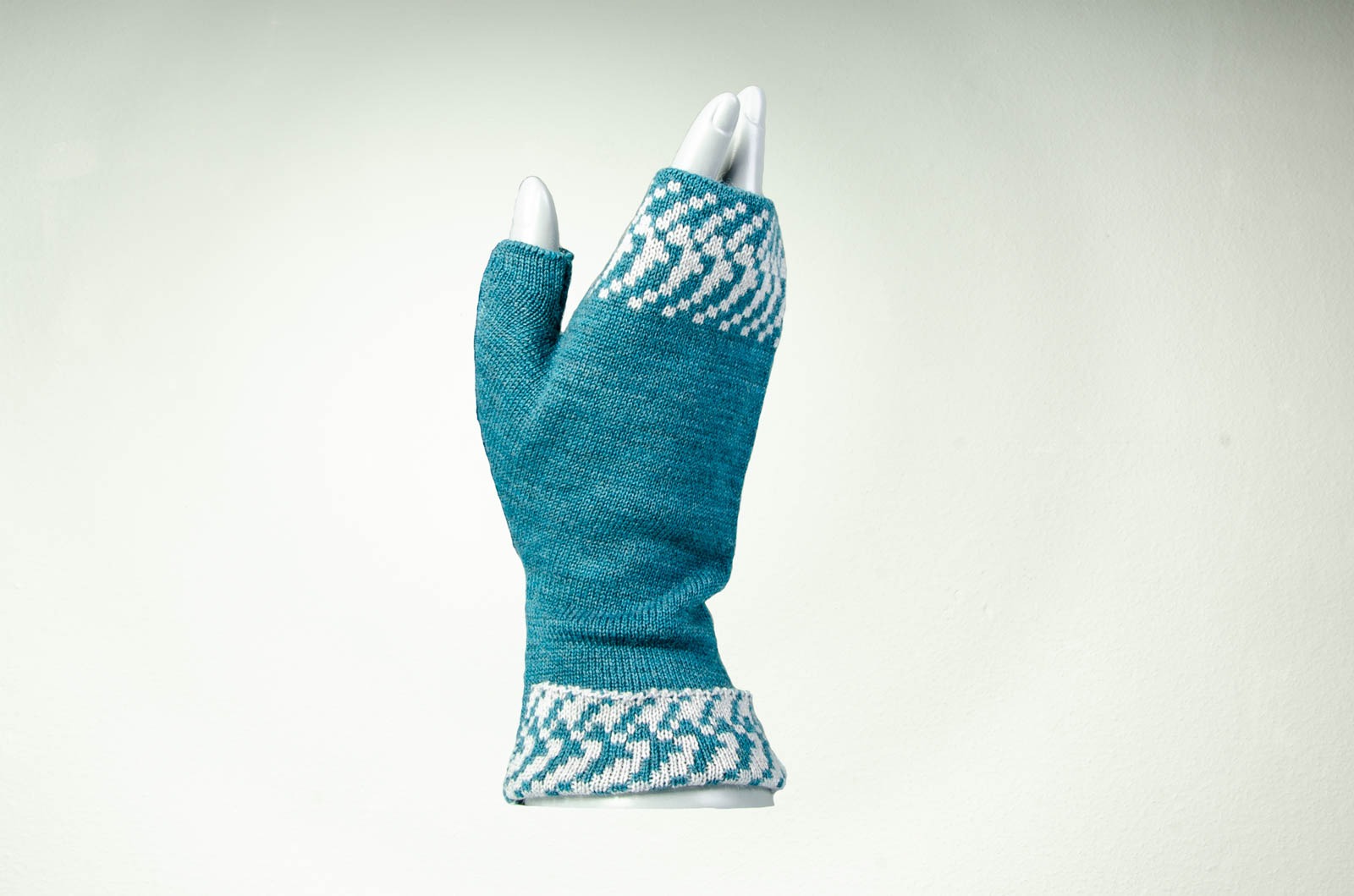 Merino sun stole, hat and wrist warmers in turquoise and silver 5