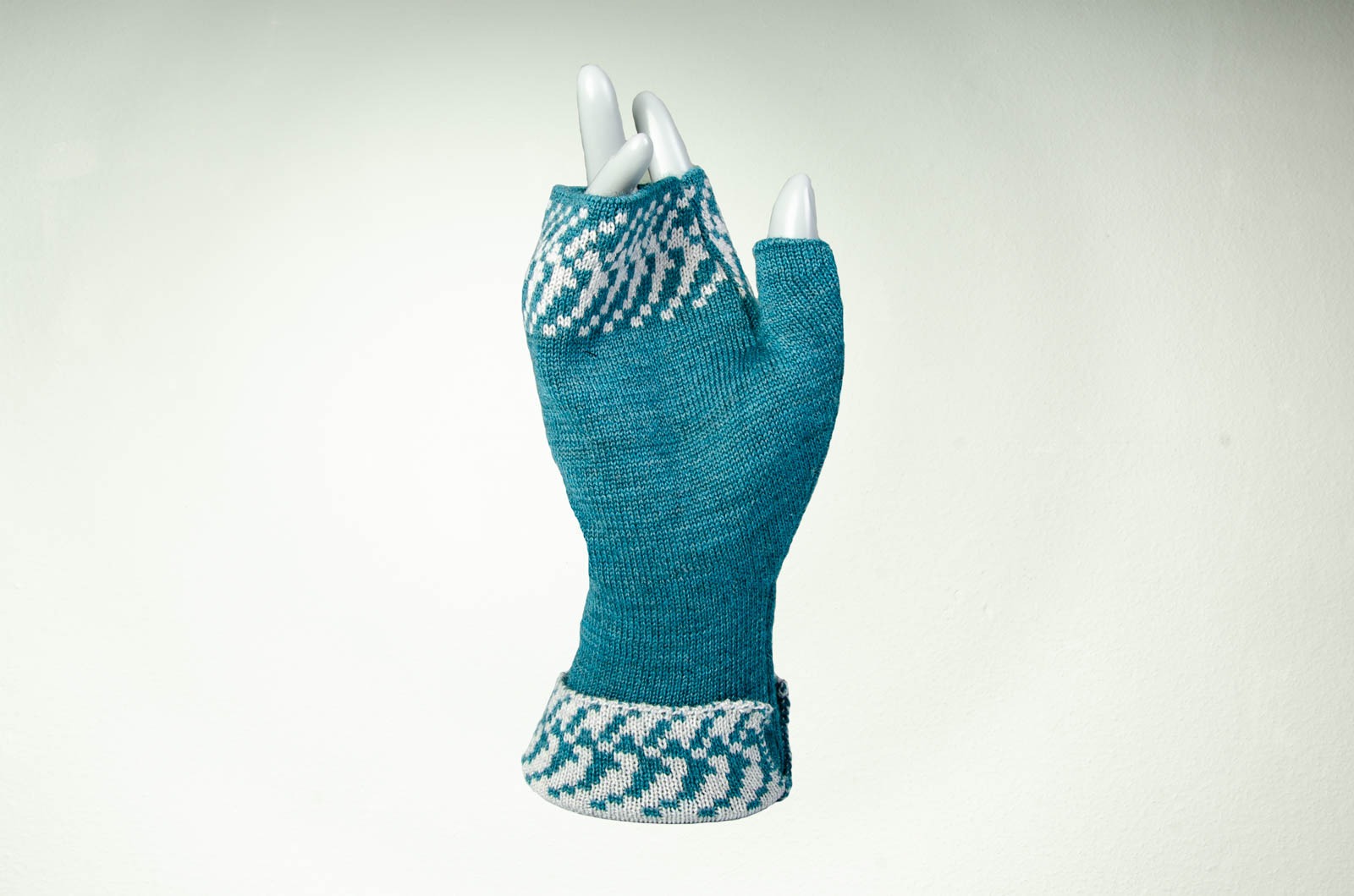 Merino hand warmers Pixel in turquoise and light gray ladies 2