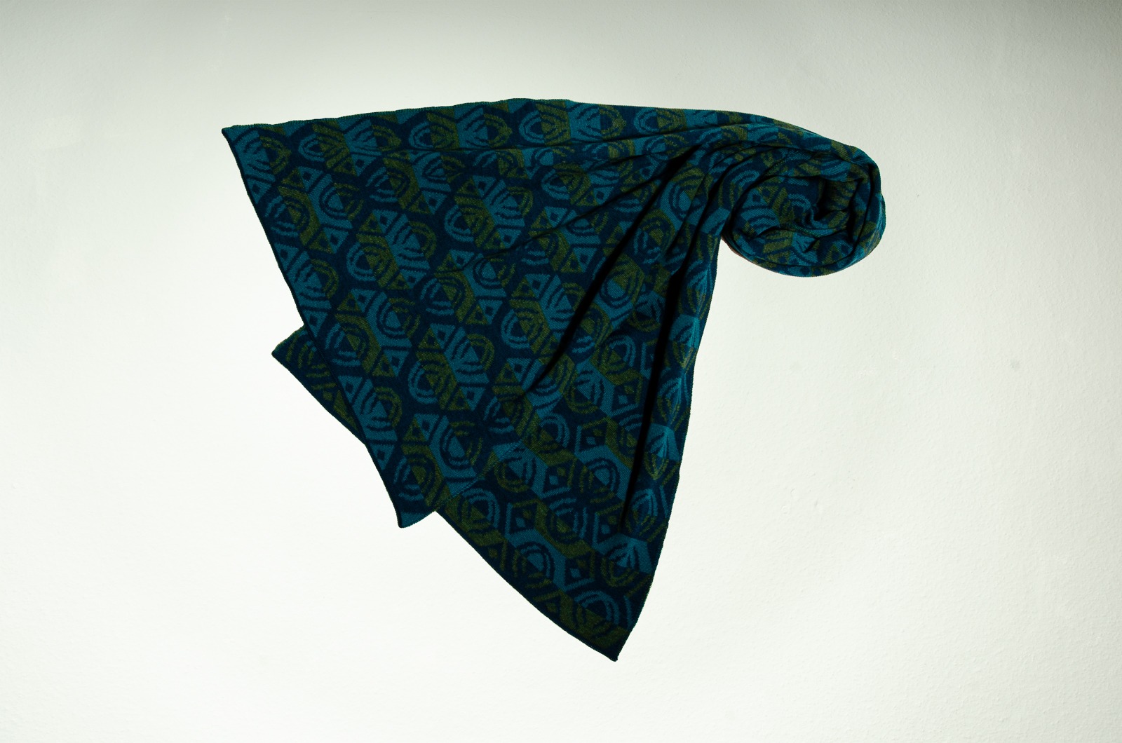 Merino scarf Lotos 3-colored in petrol, dark green and turquoise 2