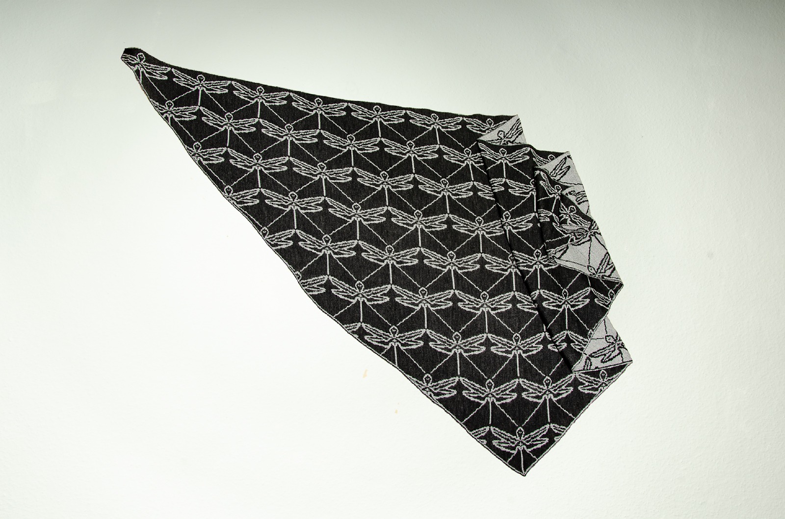 Stole, triangular shawl in light gray and dark gray 2