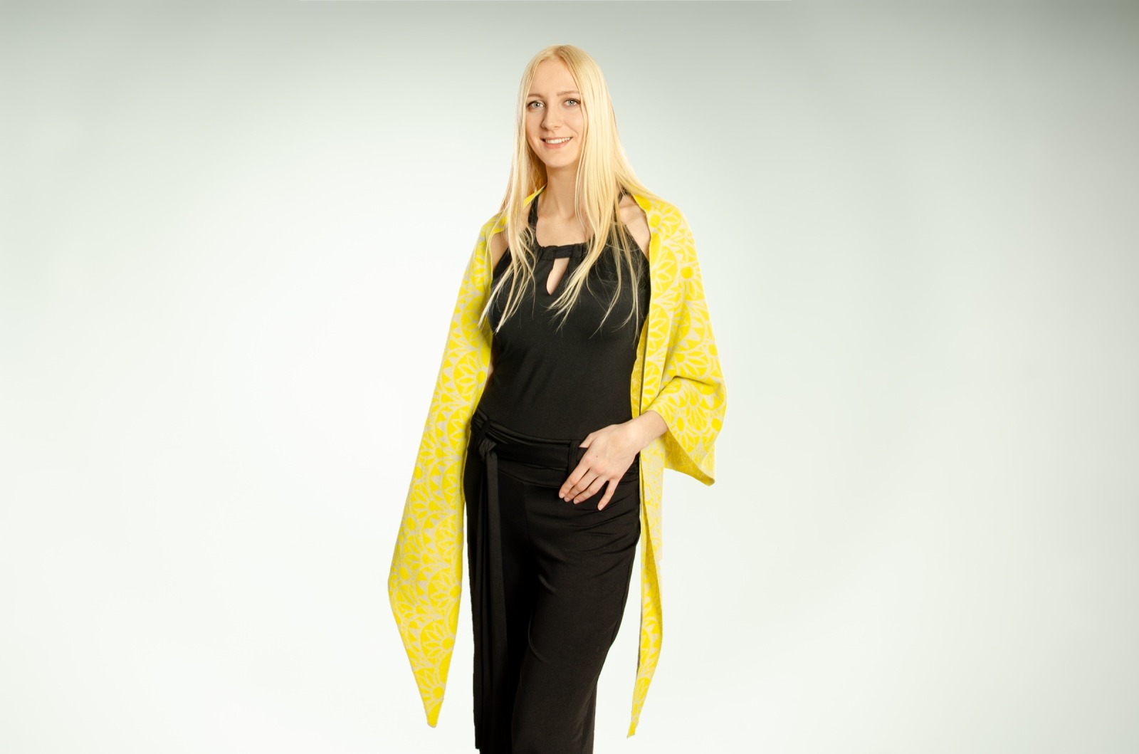Sun shawl made of organic cotton in lemon and natural