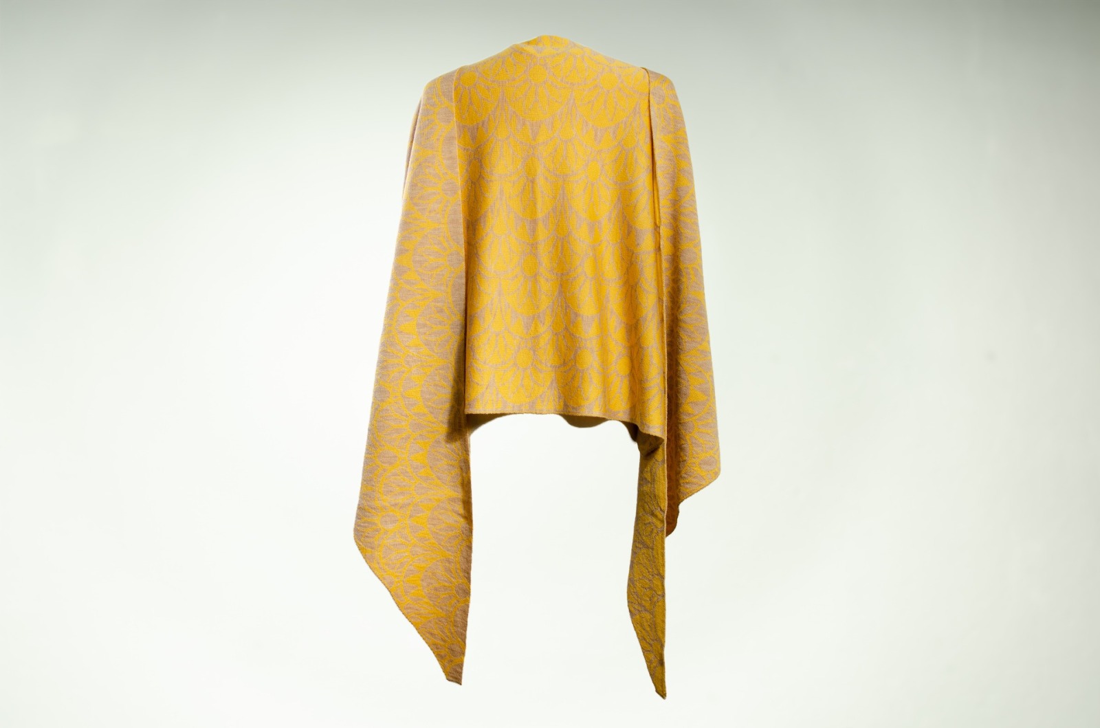 Sun shawl made of merino in yellow and sand