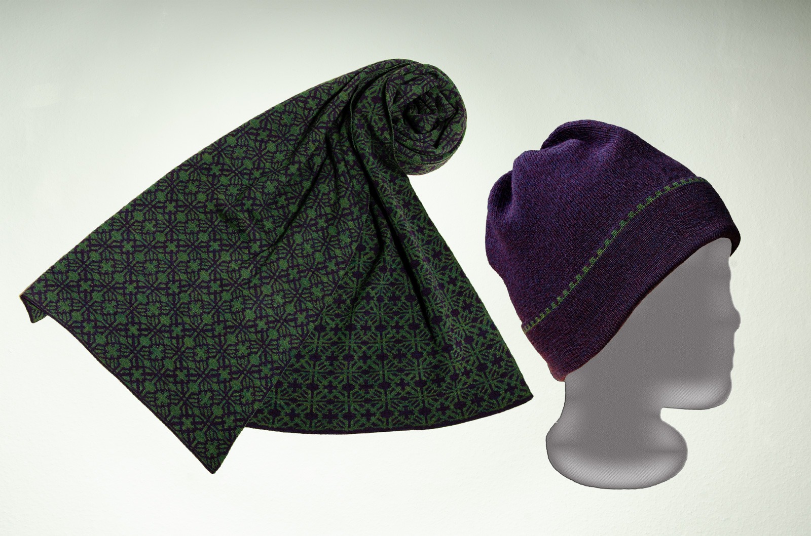 Merino scarf and hat Ireland in dark purple and dark green