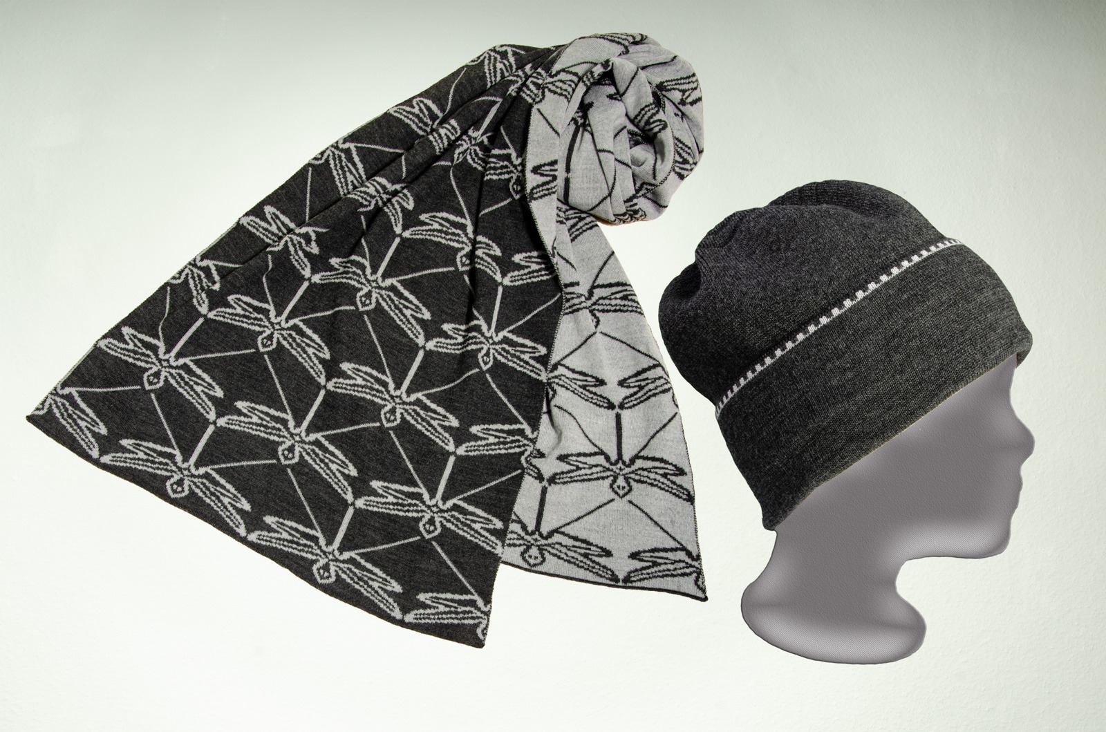 Merino scarf dragonfly and hat in dark gray and silver 7