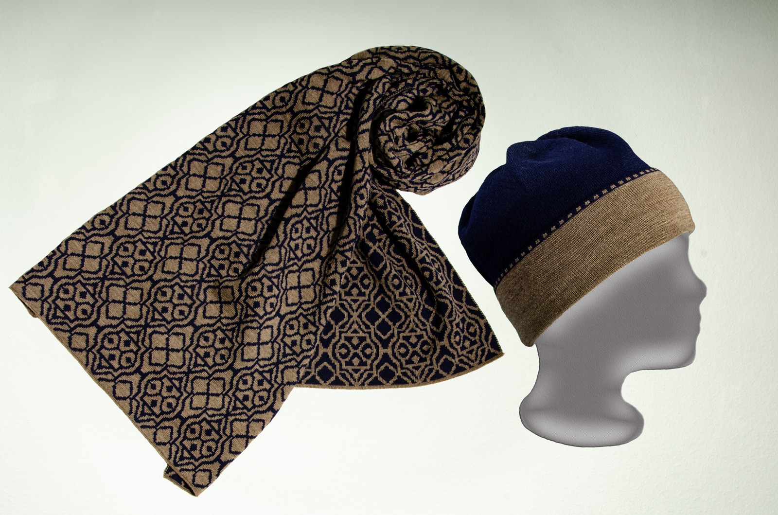 Merino scarf and net hat in taupe and dark blue
