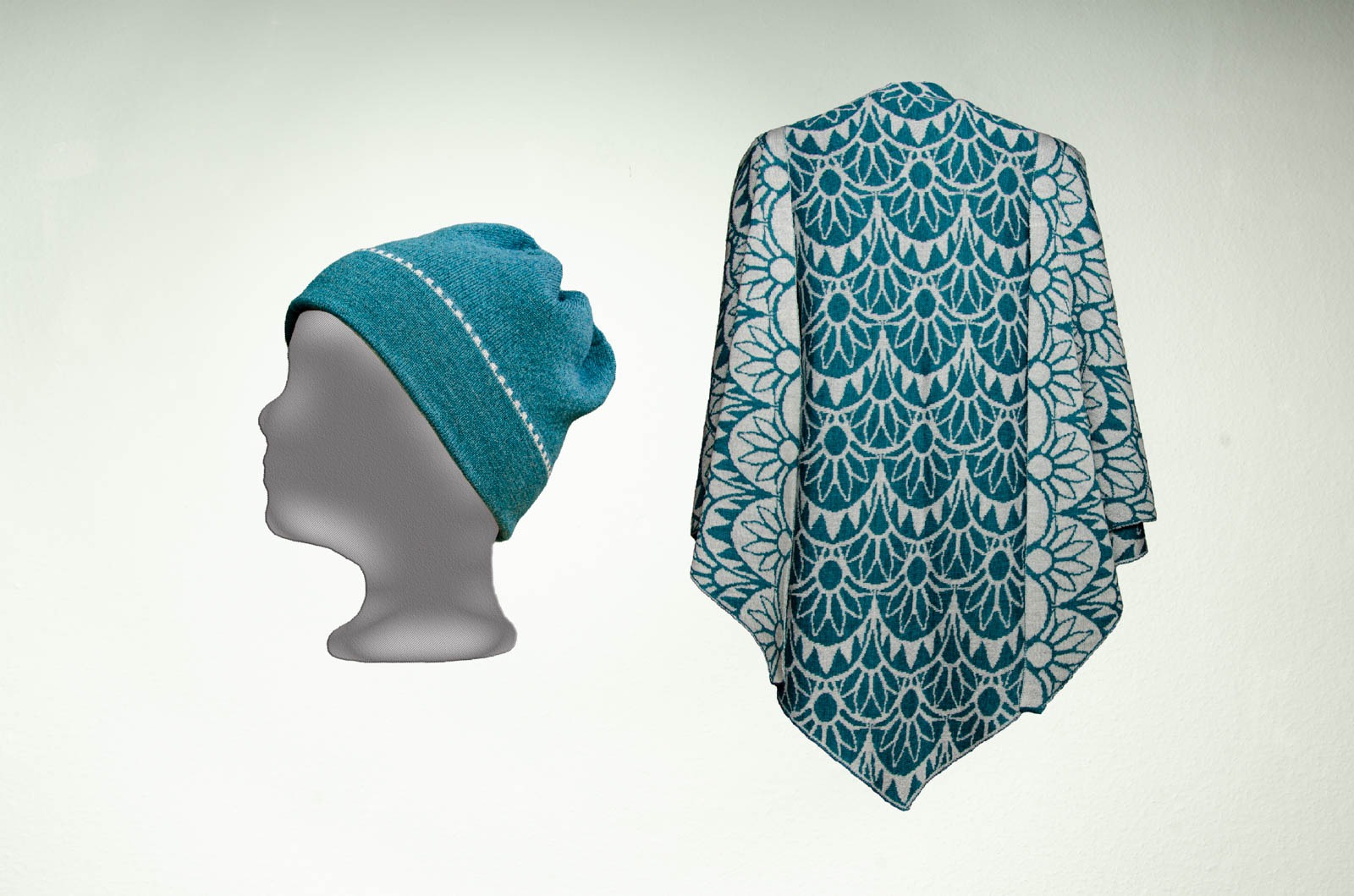 Merino sun stole and hat in silver and turquoise 7