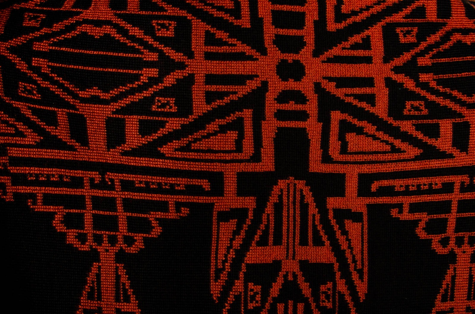 Stole, triangular Aztek shawl in black and terra 2