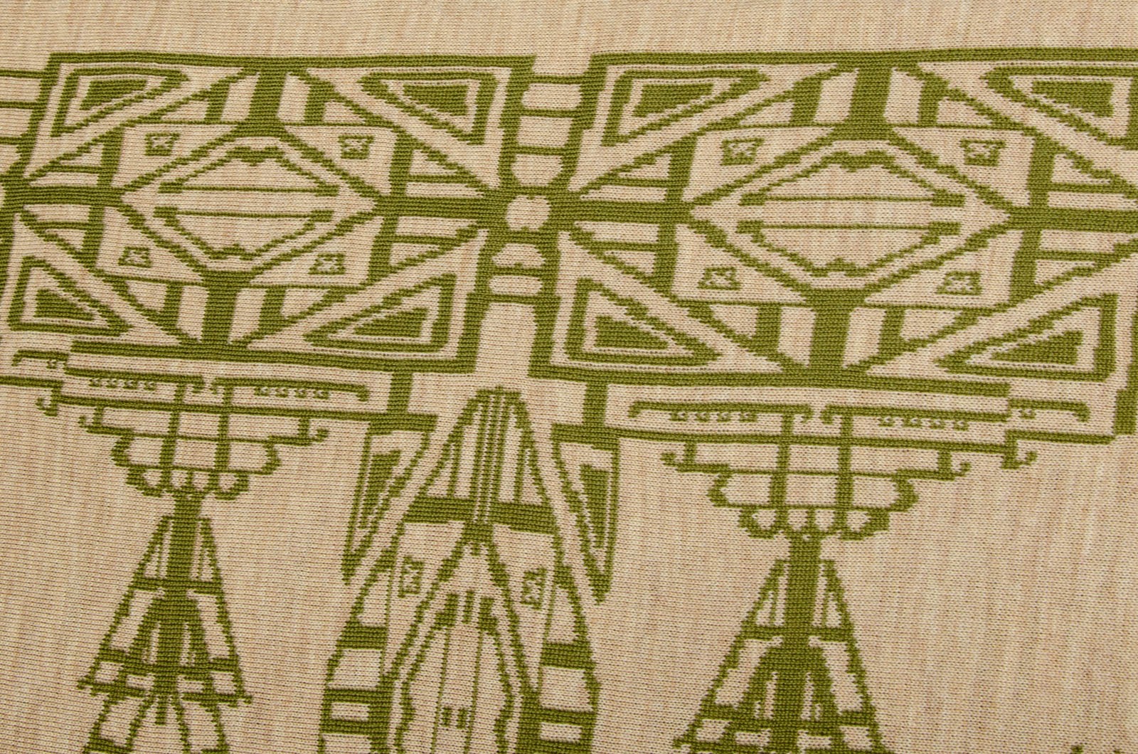 Stole, triangular Aztek shawl in green and beige 2