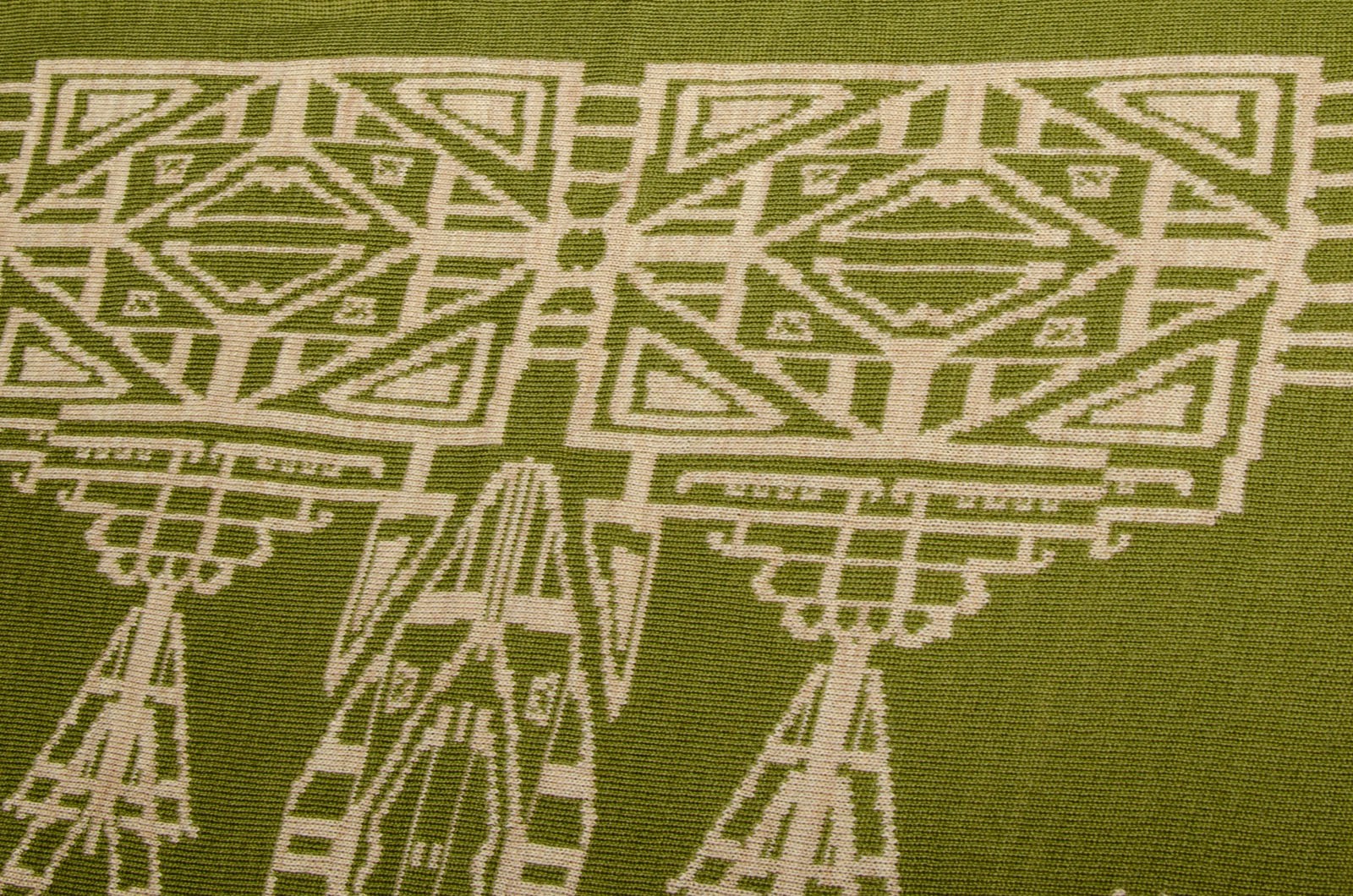 Stole, triangular Aztek shawl in green and beige 3