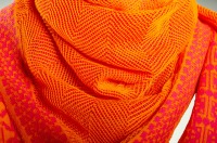 Halstuch Shine dreieckig in orange und pink 3