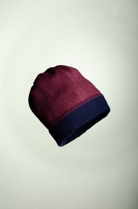 Merino hat and wrist warmers in dark blue and wine red 3