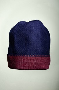 Merino beanie waistband color in dark blue and wine red