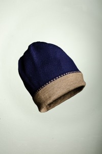 Merino scarf and net hat in taupe and dark blue 6