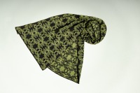 Merino scarf wreath in dark gray and light green 2