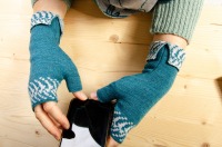 Merino hand warmers Pixel in turquoise and light gray ladies